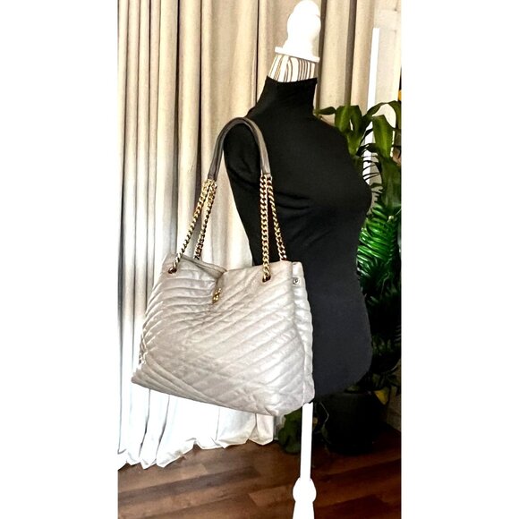 AUTHENTIC TORY BURCH GREY QUILTED LEATHER LARGE KIRA SHOULDER BAG - Picture 13 of 13